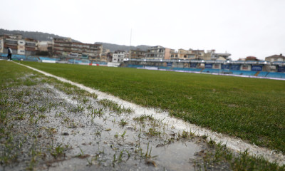 Το λες και θράσος να φωνάζεις με γήπεδο-βούρκο-παγοδρόμιο!