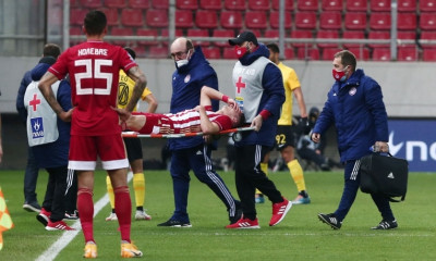 Ολυμπιακός-Άρης: «Ζημιά» με Βρουσάι - Αποχώρησε με φορείο και δακρυσμένος