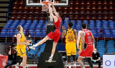 Αρμάνι Μιλάνο - Χίμκι 84-74: Ασταμάτητη και συνεχίζει να βλέπει τετράδα