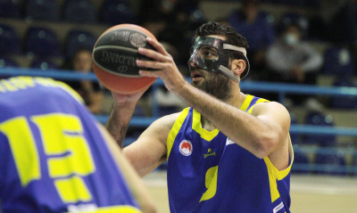 Μεσολόγγι - Περιστέρι 63-70: Επική ανατροπή στο ντεμπούτο του Μανωλόπουλου