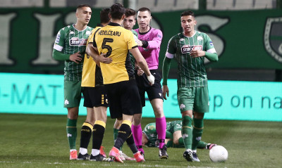 Παναθηναϊκός-ΑΕΚ: Έπεσε... ξύλο στη Λεωφόρο - Ξέφυγαν στα μαρκαρίσματα (video+photos)