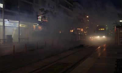 ΤΩΡΑ: Σοβαρά επεισόδια στη Νέα Σμύρνη - Πετροπόλεμος και χημικά (pics+vid)