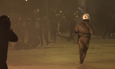 Επεισόδια στη Νέα Σμύρνη: Τα νεότερα για την υγεία του σοβαρά τραυματία αστυνομικού