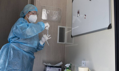 Κρούσματα σήμερα: 2.512 νέες μολύνσεις, 545 διασωληνωμένοι και 52 νέους θανάτους ανακοίνωσε ο ΕΟΔΥ
