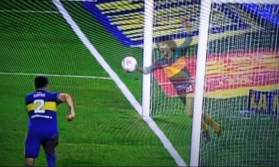 Ανατριχιαστικό! Το... πνεύμα του Μαραντόνα έδιωξε τη μπάλα στη γραμμή κι έσωσε την Μπόκα (video)