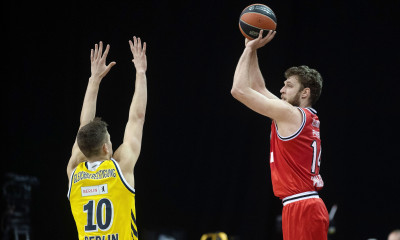 Ολυμπιακός: Βραδιά ρεκόρ για τον ασταμάτητο Βεζένκοφ (video+photos)