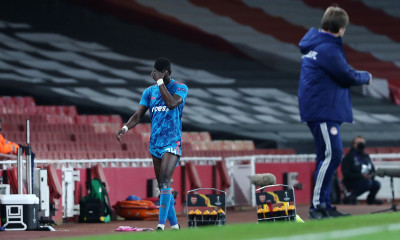 Άρσεναλ-Ολυμπιακός: «Κρέμασε» την ομάδα του ο Μπα - Δύο κίτρινες στην ίδια φάση (video)