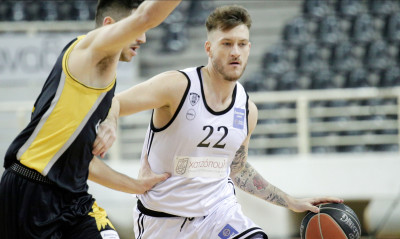 Απίστευτος τραυματισμός στο Άρης-ΠΑΟΚ: Αποχώρησε με αίματα στο πρόσωπο ο Παπαντωνίου (video+photos)