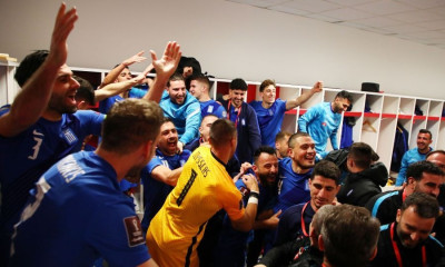 Ισπανία-Ελλάδα: Το ελληνικό πάρτι στα αποδυτήρια (photos)