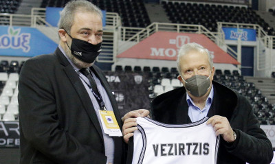 ΠΑΟΚ: Η επετειακή φανέλα και η βράβευση του Βεζύρτζη (video+photos)