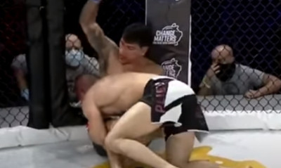 Τρομακτικός τραυματισμός σε αγώνα ΜΜΑ - «Πάγωσαν» όλοι με το κομμένο δάχτυλο