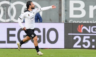 Ασύλληπτη γκολάρα με τρομερό ψαλιδάκι από τον Βέρντε (video+photos)