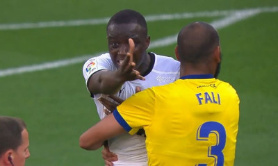 Ρατσιστική επίθεση: Στα άκρα η κόντρα της Βαλένθια με πρώην παίκτη της ΑΕΚ (video)