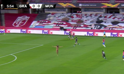 Απίστευτο σκηνικό: Γυμνός… μπούκαρε στο Γρανάδα-Μάντσεστερ Γιουνάιτεντ! (video+photos)