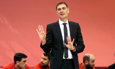 Επική ατάκα από τον Μπαρτζώκα: «Δηλαδή αν έχει πέντε χρόνια ακόμα Covid, θα παίζει ως τα 45;»(video)