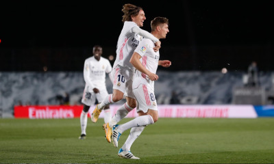 Ρεάλ Μαδρίτης - Μπαρτσελόνα 2-1: «Βασίλισσα» στο ντέρμπι και βλέπει τον τίτλο (videos+photos)