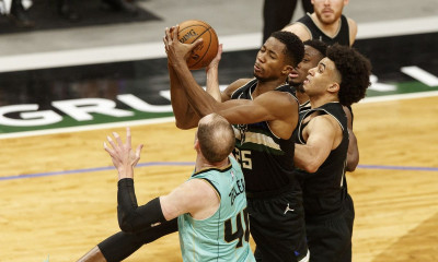 NBA: Νέα ήττα για Μπακς - Θετικός ο Θανάσης (photos+video)