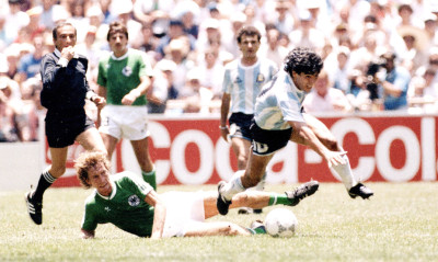 Ντιέγκο Μαραντόνα: Μόνο έτσι τον σταματούσαν! (Photos)