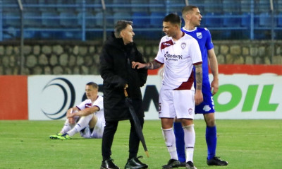 Λαμία-ΑΕΛ: Ένταση του Τσόσιτς με τον διαιτητή και κόκκινη στον Κούγια! (video)