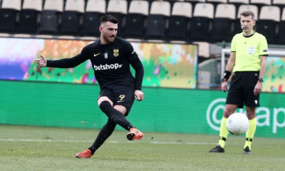 Άρης: «Επίθεση» Καρυπίδη σε Μάνο για το χαμένο πέναλτι - «Θα μας καταστρέψεις» (photo)