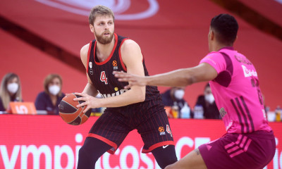 Ολυμπιακός: Προβληματισμός για Χαραλαμπόπουλο