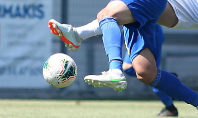 Football League: Οκτώ κρούσματα σε ομάδα - Προς αναβολή το ματς του Σαββάτου