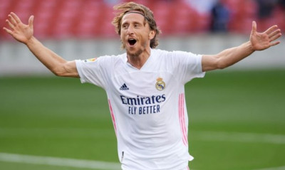 Ρεάλ Μαδρίτης: Βάζει την υπογραφή του ο Μόντριτς (photos+video)