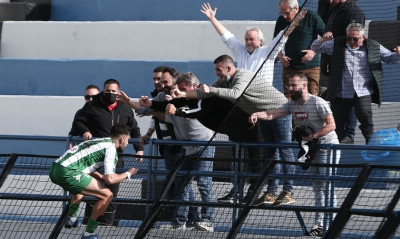 Ιωνικός-Λεβαδειακός 2-3: «Τρελάθηκε» ο Κομπότης στο 93' - Τρόμαξαν με λιποθυμία φιλάθλου