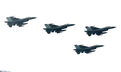 Θρίλερ με αεροσκάφος στο Αιγαίο: Υποψία για βόμβα - Απογειώθηκαν ελληνικά μαχητικά