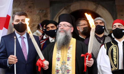 Πάσχα 2021: Στην Αθήνα το Άγιο Φως - Mεταφέρει το μήνυμα της Ανάστασης