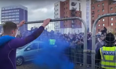 Στη Championship με πέναλτι ΣΚΑΝΔΑΛΟ στο 96' η Πιτέρμπορο - Χάος με χιλιάδες οπαδούς (video)