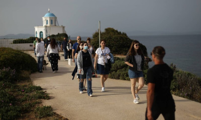 Κωδικός «πλήρης απελευθέρωση»: Πότε ανοίγουν σχολεία, μετακινήσεις, τουρισμός και παραλίες