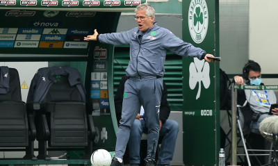 Παναθηναϊκός: Χαμός μετά το ματς με τον Αστέρα – Οπαδός πέταξε μπουκάλι στον Μπόλονι!