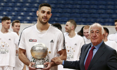 Παπαπέτρου: «Είμαστε οικογένεια, τιμή μου να είμαι μέλος του συλλόγου»!