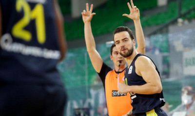 Με Μαχμούτογλου και Ντε Κολό στα ημιτελικά η Φενέρ (video)