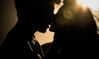 Νέος έρωτας για γνωστό ποδοσφαιριστή- Τα φιλιά και οι αγκαλιές σε βραδινή έξοδο (pics)