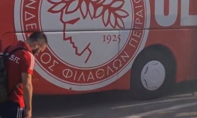 Ολυμπιακός - ΠΑΟΚ: Χαμός πριν τον τελικό - Ζήτησε το Κύπελλο από τους παίκτες η Θύρα 7