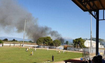 Χάος στη Γ' Εθνική - 29 προσαγωγές μετά από πυρκαγιά λόγω καπνογόνου