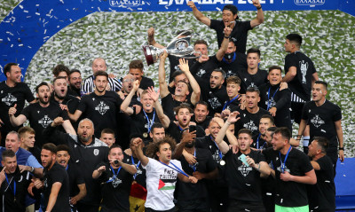 ΠΑΟΚ: Η αφιέρωση του τροπαίου στον Ποικιλίδη (photos)