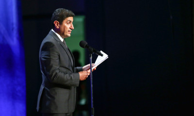 Κάποιος χάνει την ψυχραιμία του…