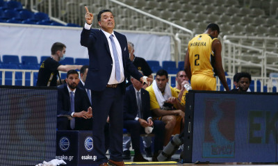 «Στράβωσε» ο Αγγέλου σε ερώτηση για Παπαπέτρου-«Η εμπειρία έκρινε το ματς»!  (Video)