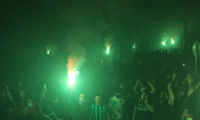 Παραλίγο θρήνος σε πανηγυρισμούς στην Τουρκία: Παίκτης έπεσε από το πούλμαν (photos+video)