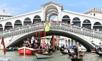 Γιόρτασε με… γόνδολες την άνοδο στη Serie A η Βενέτσια (video)