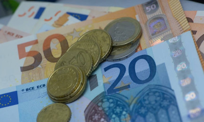 «Καταιγίδα» πληρωμών τις επόμενες μέρες: Όλες οι καταβολές - Ποιοι θα δουν χρήματα στο λογαριασμό