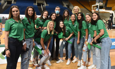 Παναθηναϊκός ΟΠΑΠ-Λαύριο: Η χαρά των κοριτσιών με Διαμαντίδη και Χεζόνια! (Photos)