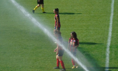 Απίστευτο! Άνοιξαν τα μπεκ πριν από σέντρα αγώνα γυναικών (video)