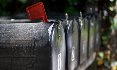 Απίστευτα πράγματα: Μπήκε στο ταχυδρομείο και «πάγωσε» με αυτό που είδε (video+photos)