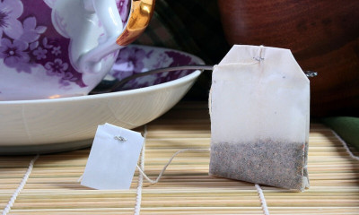 Έθαψε φακελάκια τσαγιού στον κήπο - Δείτε τον απίστευτο λόγο (photos)