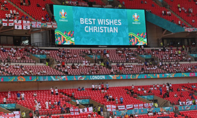 Euro 2020: Αγγλία-Κροατία – Με φανέλες Έρικσεν οι οπαδοί, θαυμασμός για Κιάερ (video+photos)