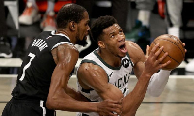 NBA: Μυθικός Αντετοκούνμπο - Στους τελικούς της Ανατολής οι Μπακς